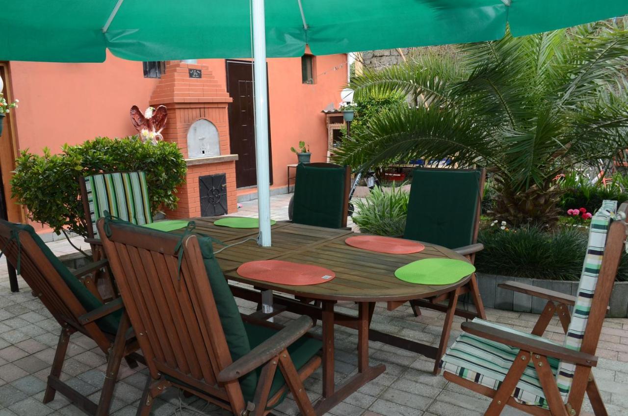Nikas Guest House 巴统 外观 照片