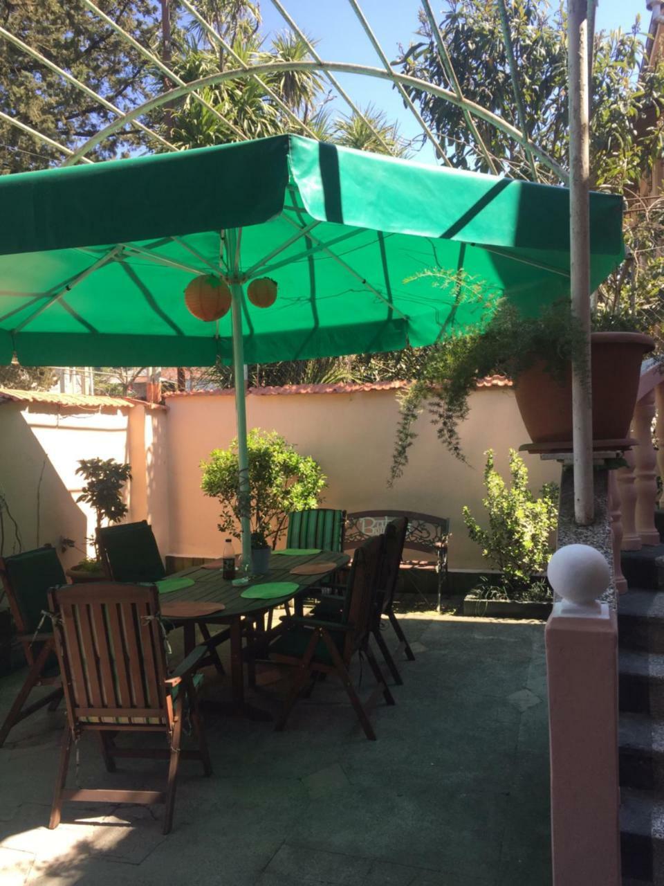 Nikas Guest House 巴统 外观 照片