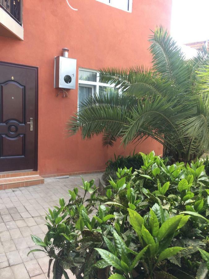 Nikas Guest House 巴统 外观 照片